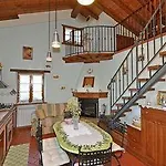 منزل ريفي Casa Margherita 2 By Posarellivillas Piegaio